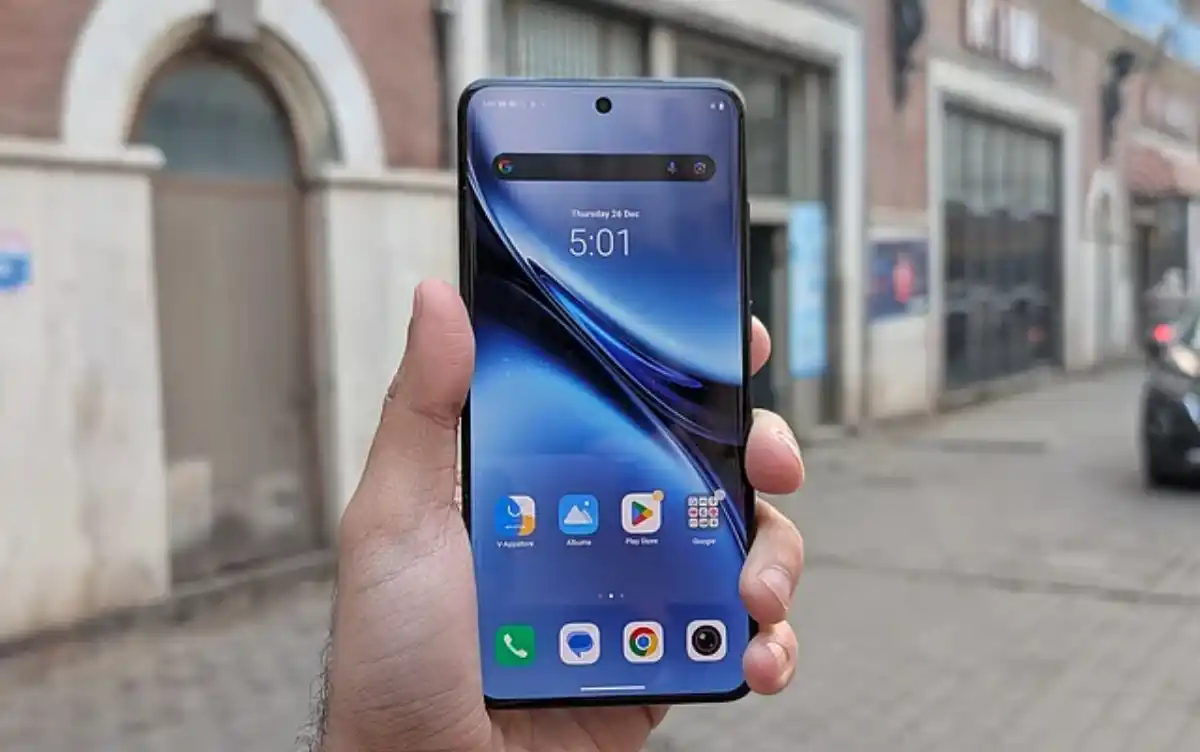 vivo X200 được cài đặt sẵn hệ điều hành Android 15
