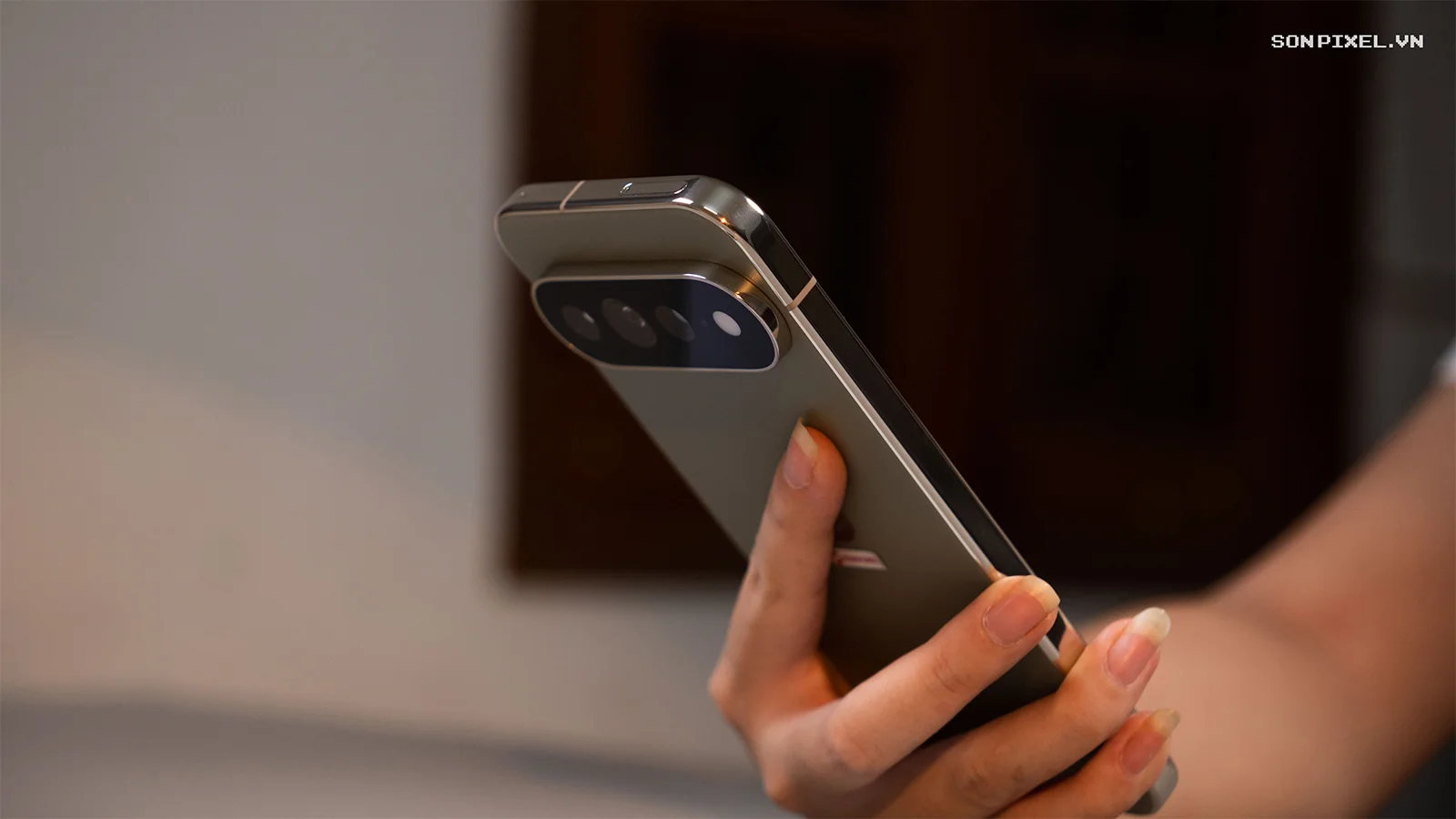 Google Pixel 11 Pro XL được hoàn thiện với Gorilla Glass Victus 2 và khả năng kháng bụi, nước IP68