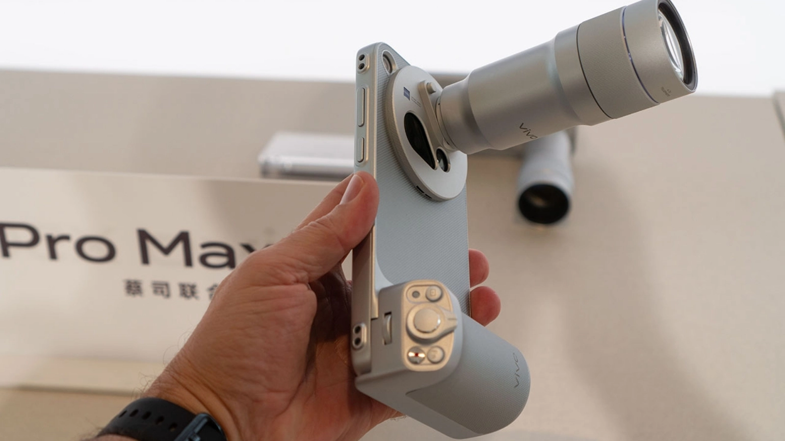 Đánh giá camera vivo X500 Pro Max: ZEISS APO 200MP có gì nổi bật? 12 Creator Kit giúp thao tác quay chụp thêm dễ dàng